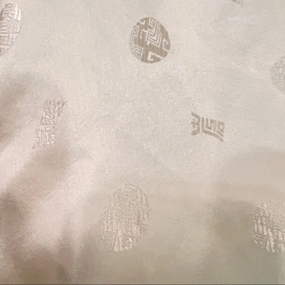 Longevity Hangzhou China. Women Light gold robe. 100% Silk. Size : M - Picture 4 of 12